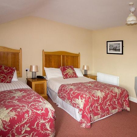 Hotel Ostan Oilean Acla à Achill Sound Extérieur photo