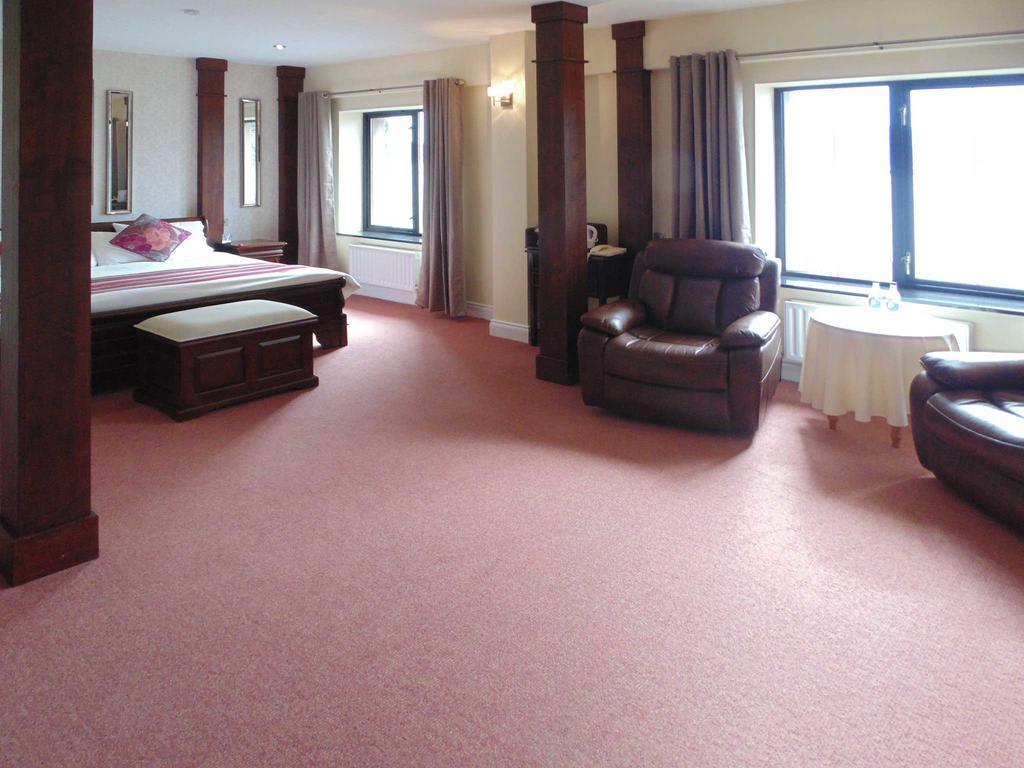 Hotel Ostan Oilean Acla à Achill Sound Extérieur photo