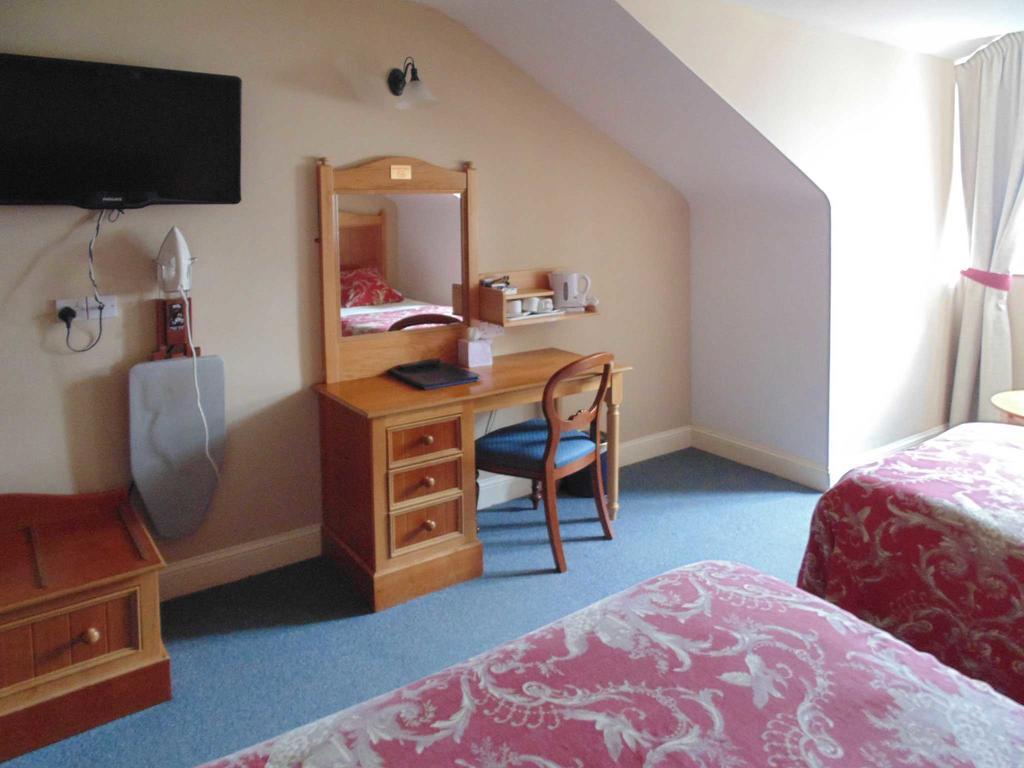 Hotel Ostan Oilean Acla à Achill Sound Extérieur photo