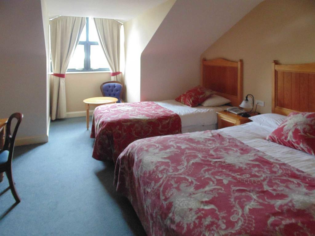 Hotel Ostan Oilean Acla à Achill Sound Extérieur photo