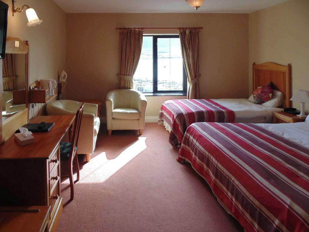 Hotel Ostan Oilean Acla à Achill Sound Extérieur photo