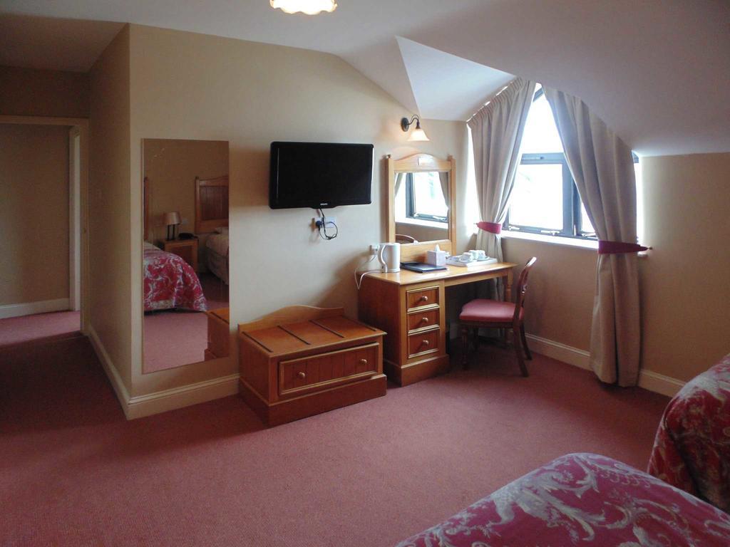 Hotel Ostan Oilean Acla à Achill Sound Extérieur photo