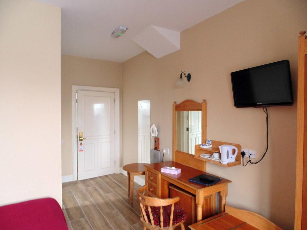 Hotel Ostan Oilean Acla à Achill Sound Extérieur photo
