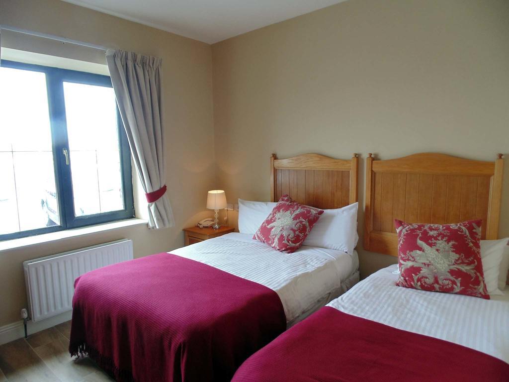 Hotel Ostan Oilean Acla à Achill Sound Extérieur photo