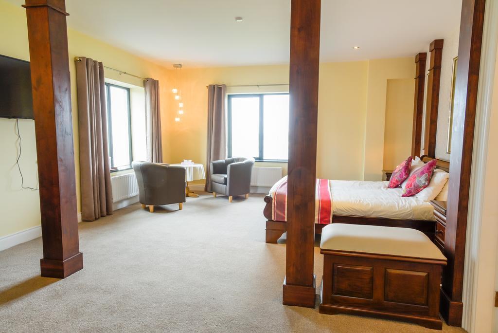 Hotel Ostan Oilean Acla à Achill Sound Extérieur photo