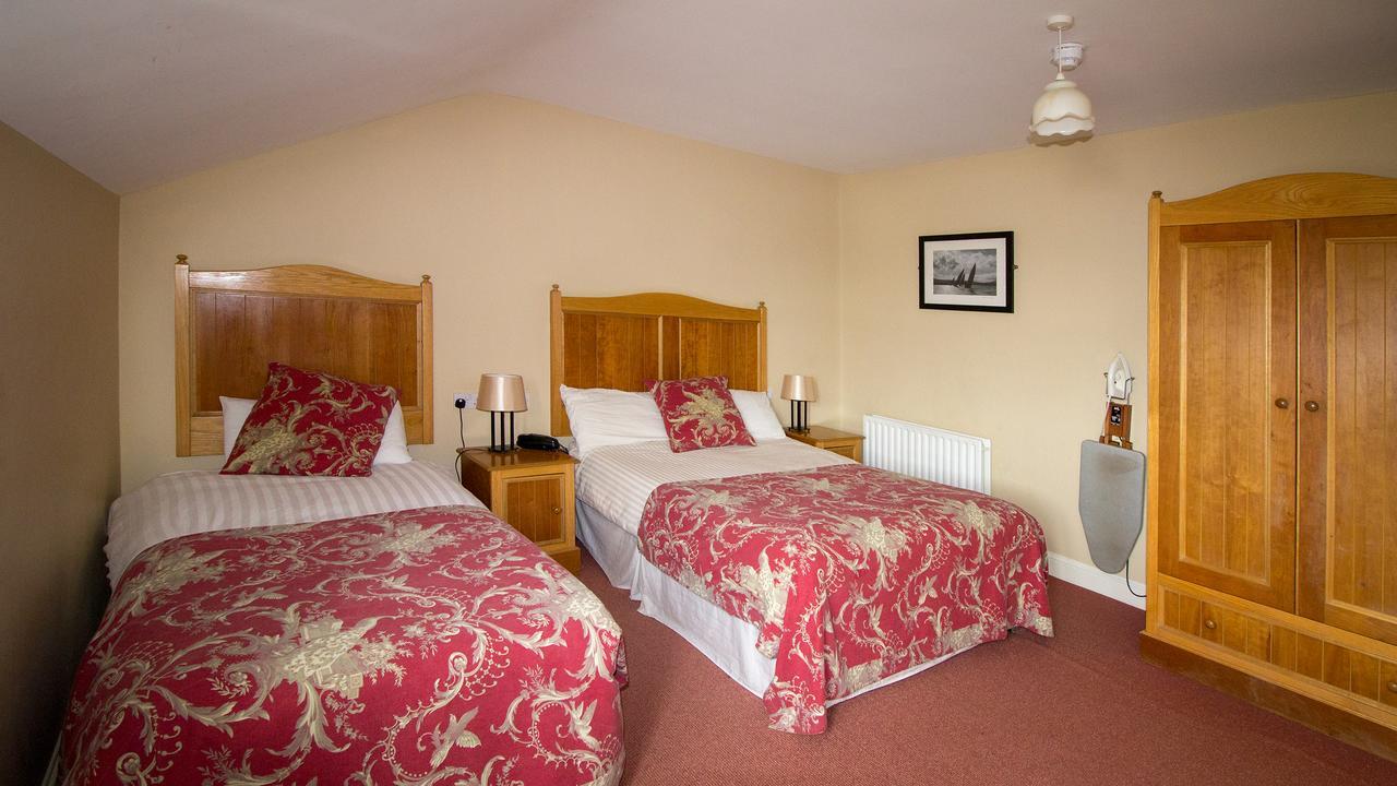 Hotel Ostan Oilean Acla à Achill Sound Extérieur photo