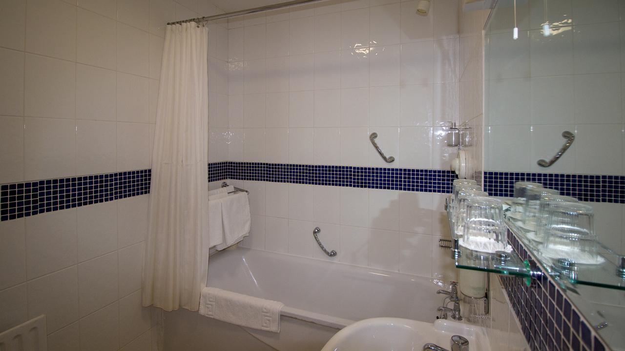 Hotel Ostan Oilean Acla à Achill Sound Extérieur photo